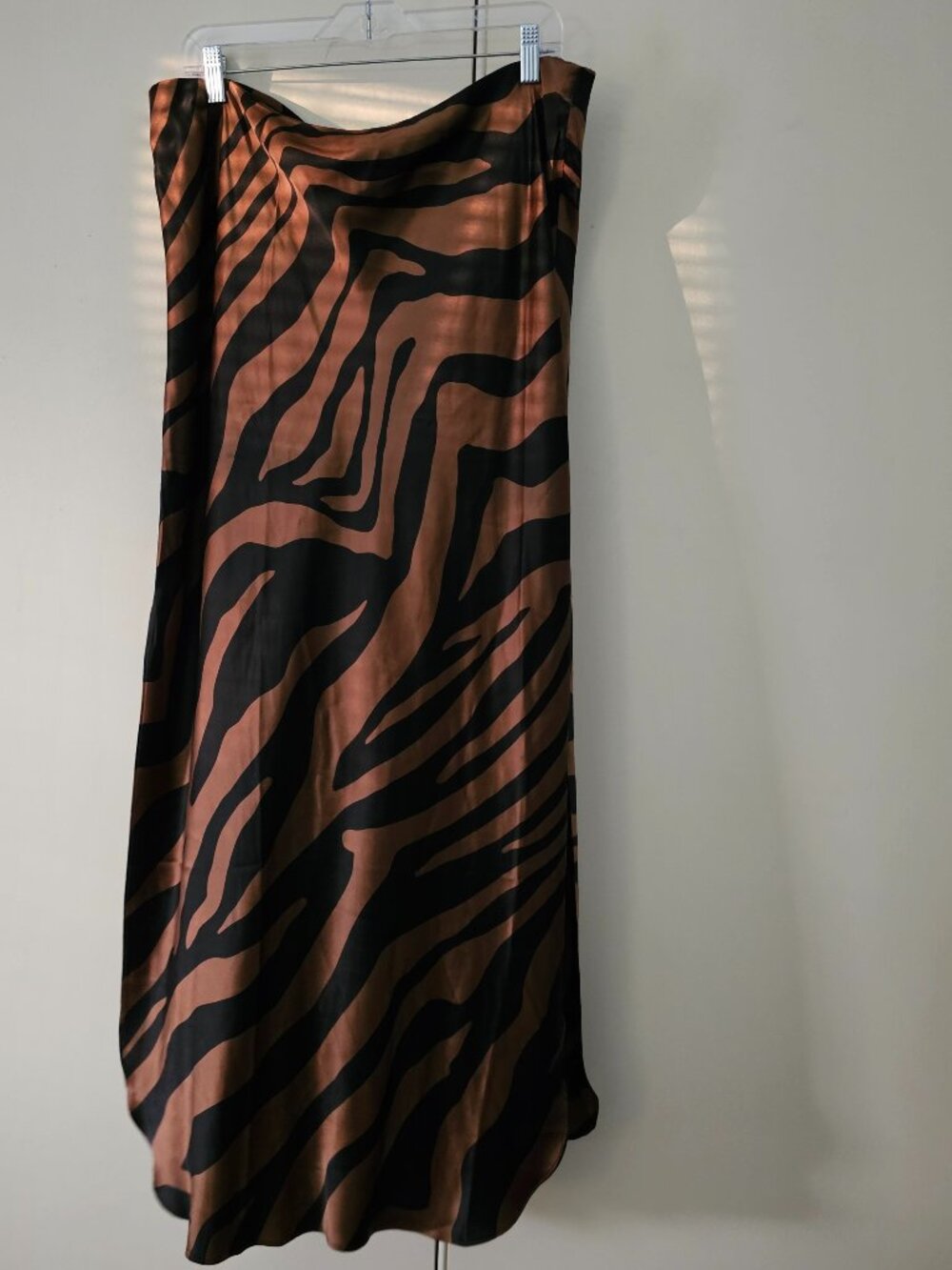 Banana Republic Silk Maxi Skirt in Zebra Print. Size XL.